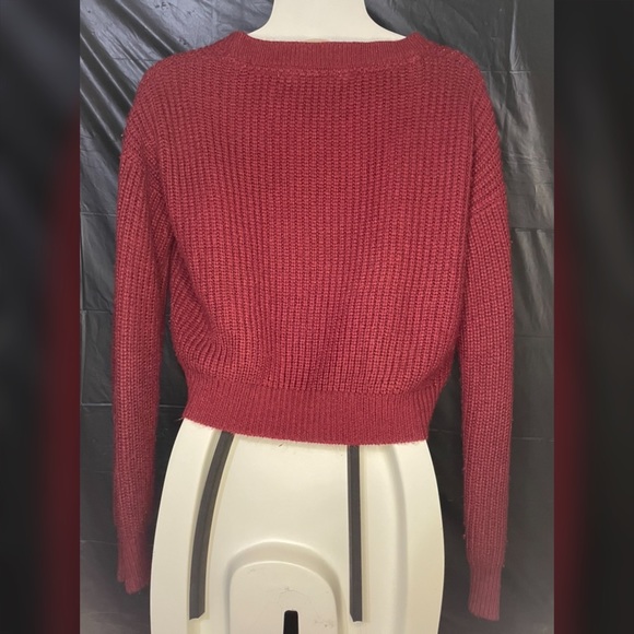 ❣️3/$30 Bluenotes burgundy cropped knit sweater - Picture 5 of 5